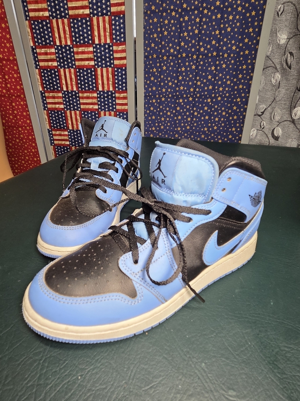 Nike Air Jordan 1 Mid - Black & University Blue